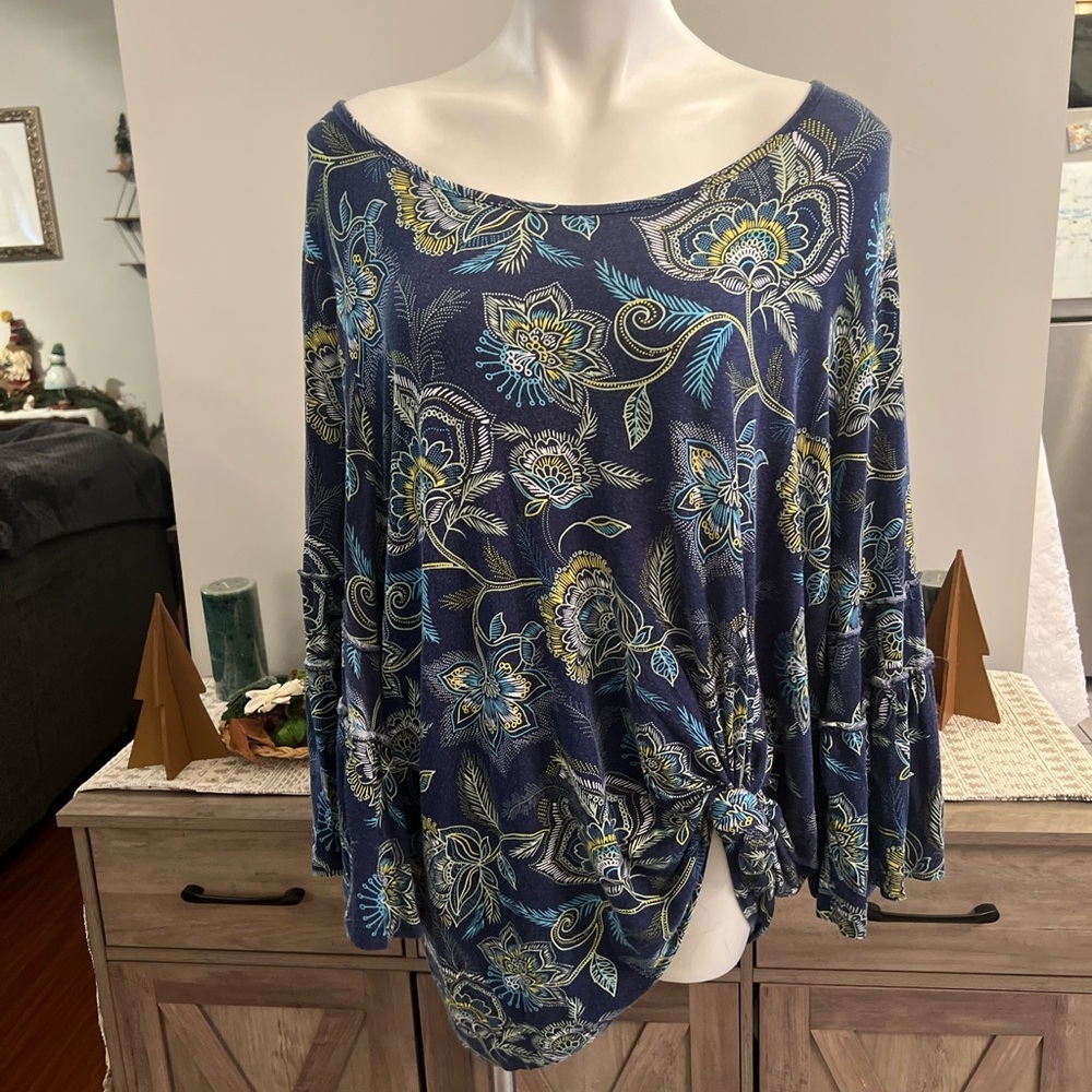 Simply Emma blue knot tie front floral top